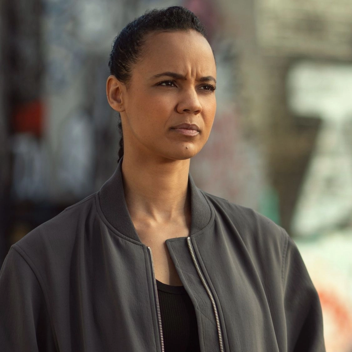 Reacher S03 Frances Neagley Grey Bomber Jacket - Image 11